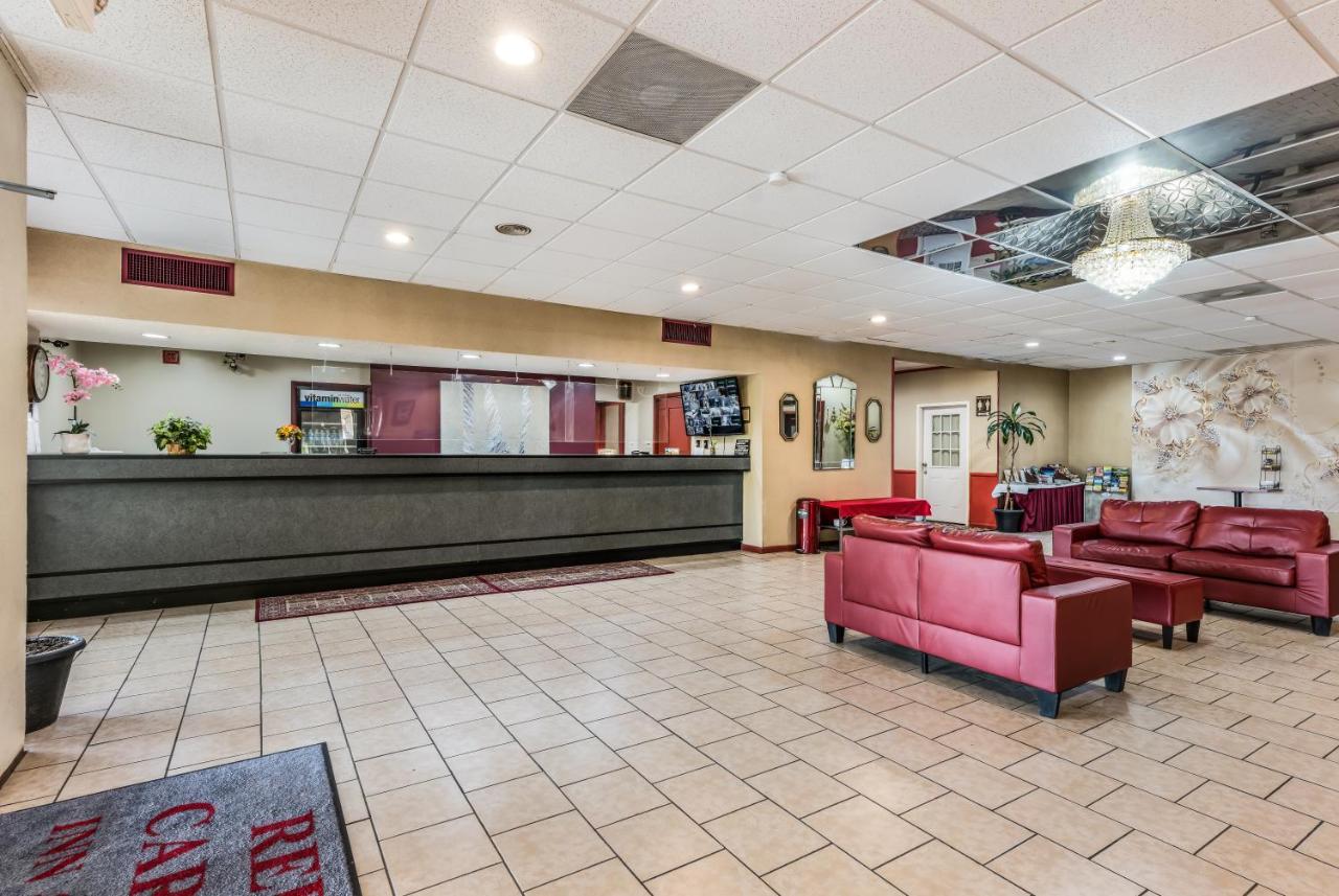Red Carpet Inn & Suites Hazleton Bagian luar foto