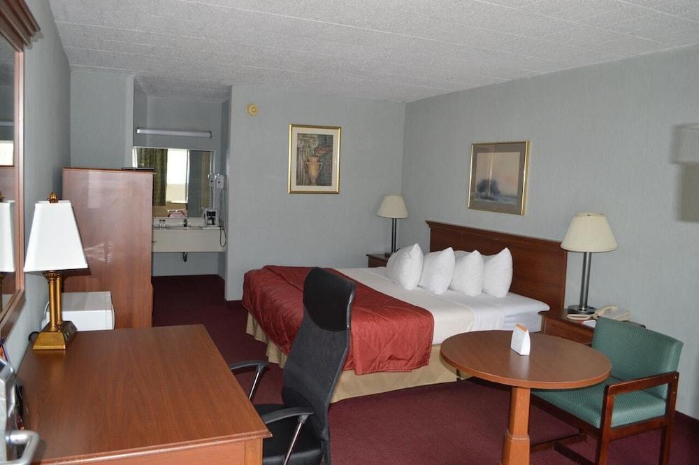 Red Carpet Inn & Suites Hazleton Bagian luar foto