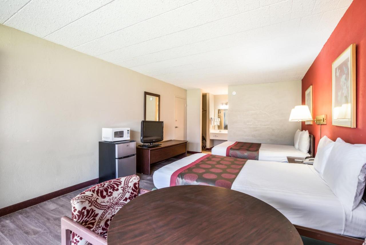 Red Carpet Inn & Suites Hazleton Bagian luar foto